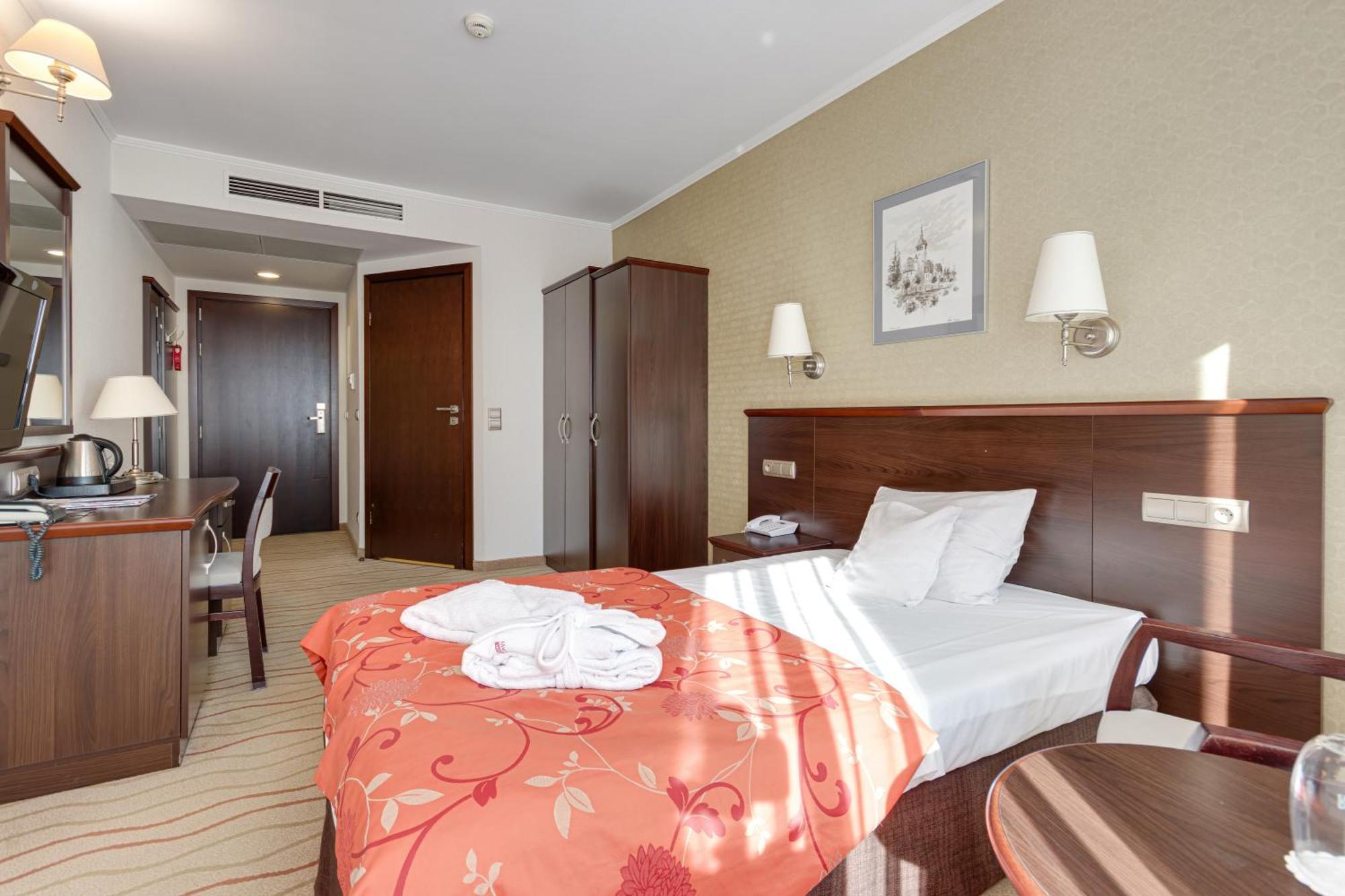 Malinowy Dwor Medical Hotel